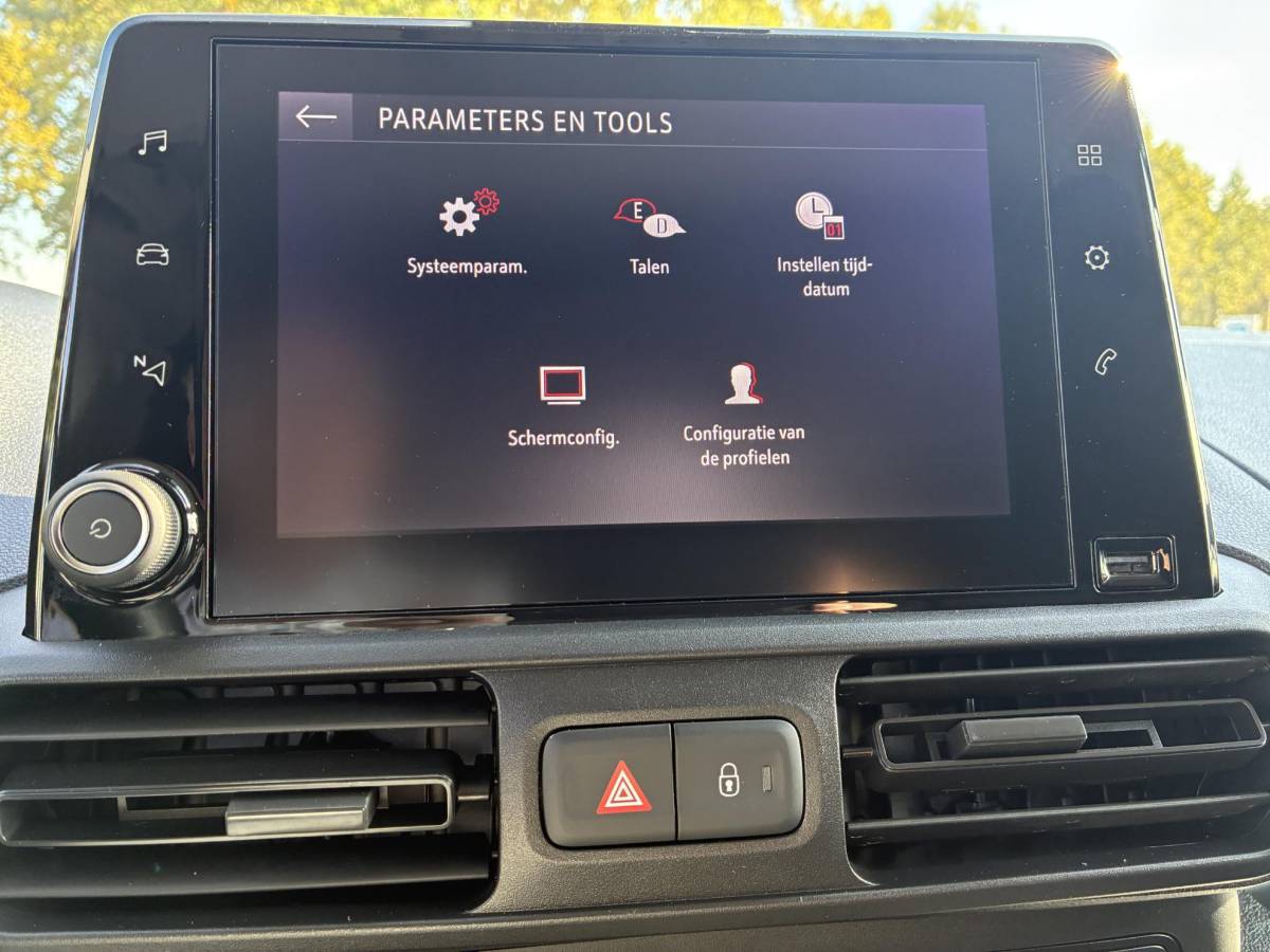 Opel Combo Opel Combo 1.5D 130Pk Automaat(8) L1H1 | Climate control | Camera | Navigatie | 3-Persoons | Stoel & Stuurverwarming | Elektrisch Pakket | Parkpilot |