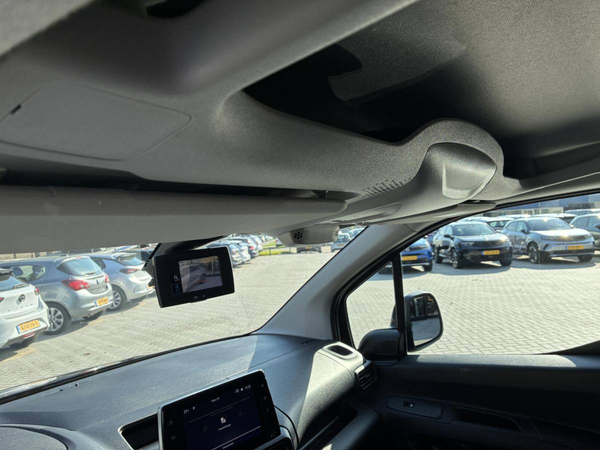 Opel Combo Opel Combo 1.5D 130Pk Automaat(8) L1H1 | Climate control | Camera | Navigatie | 3-Persoons | Stoel & Stuurverwarming | Elektrisch Pakket | Parkpilot |