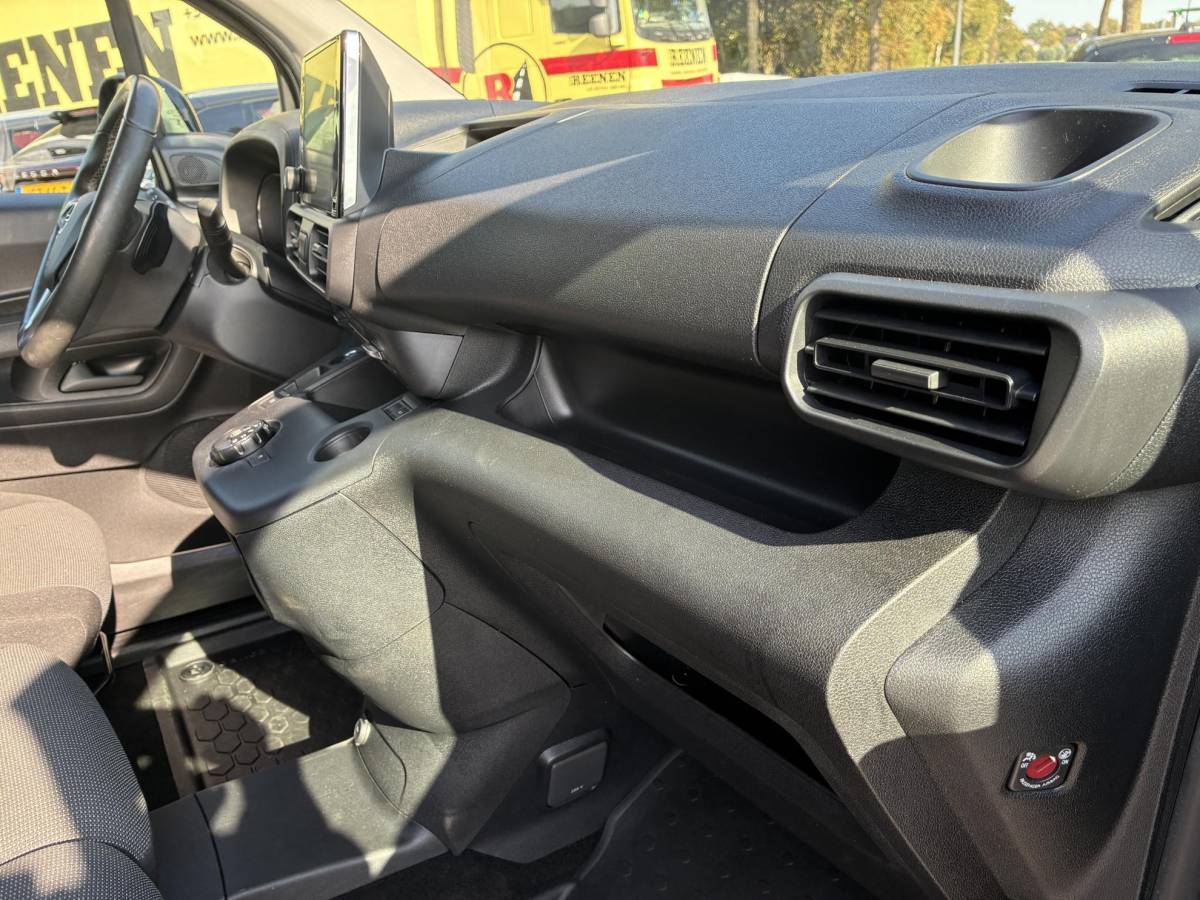 Opel Combo Opel Combo 1.5D 130Pk Automaat(8) L1H1 | Climate control | Camera | Navigatie | 3-Persoons | Stoel & Stuurverwarming | Elektrisch Pakket | Parkpilot |