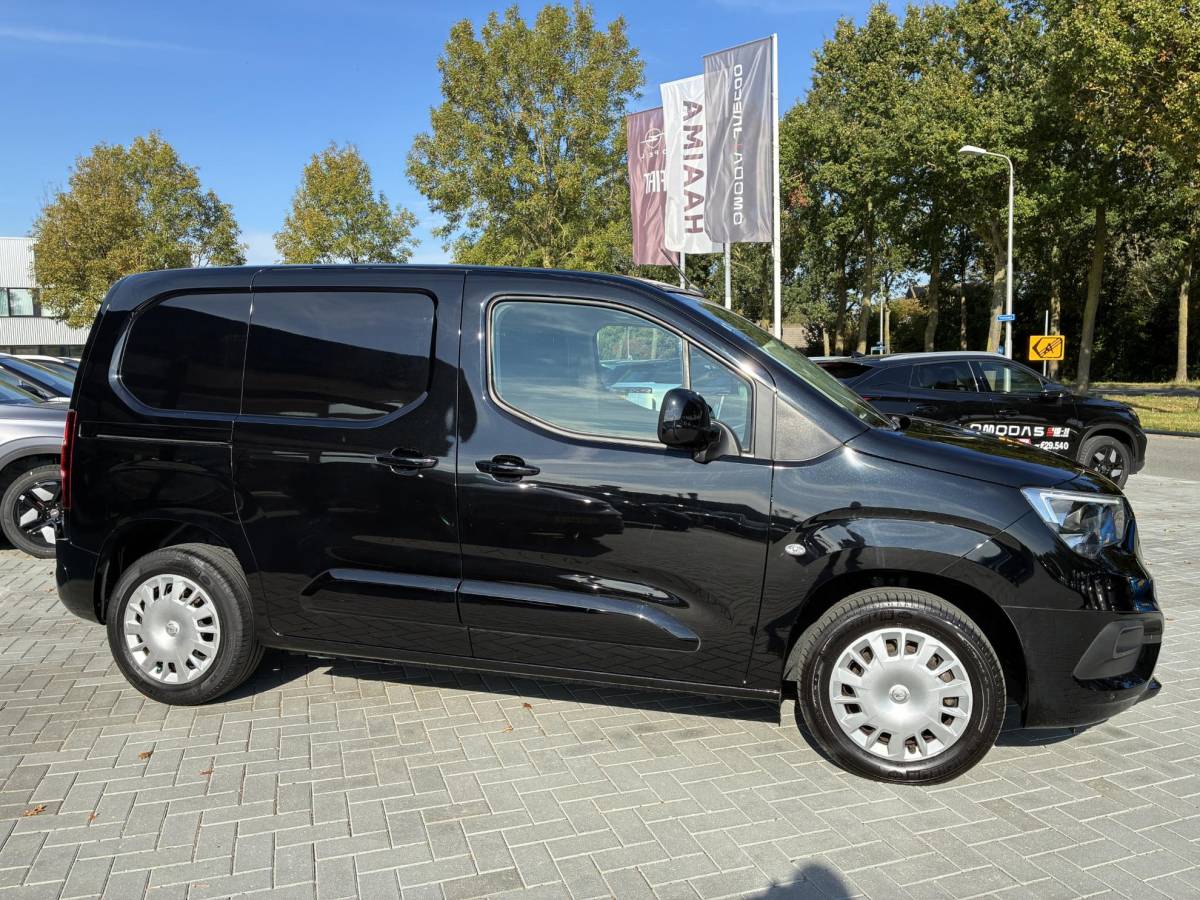 Opel Combo Opel Combo 1.5D 130Pk Automaat(8) L1H1 | Climate control | Camera | Navigatie | 3-Persoons | Stoel & Stuurverwarming | Elektrisch Pakket | Parkpilot |