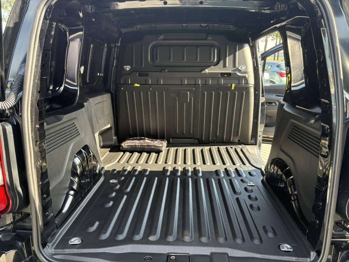Opel Combo Opel Combo 1.5D 130Pk Automaat(8) L1H1 | Climate control | Camera | Navigatie | 3-Persoons | Stoel & Stuurverwarming | Elektrisch Pakket | Parkpilot |