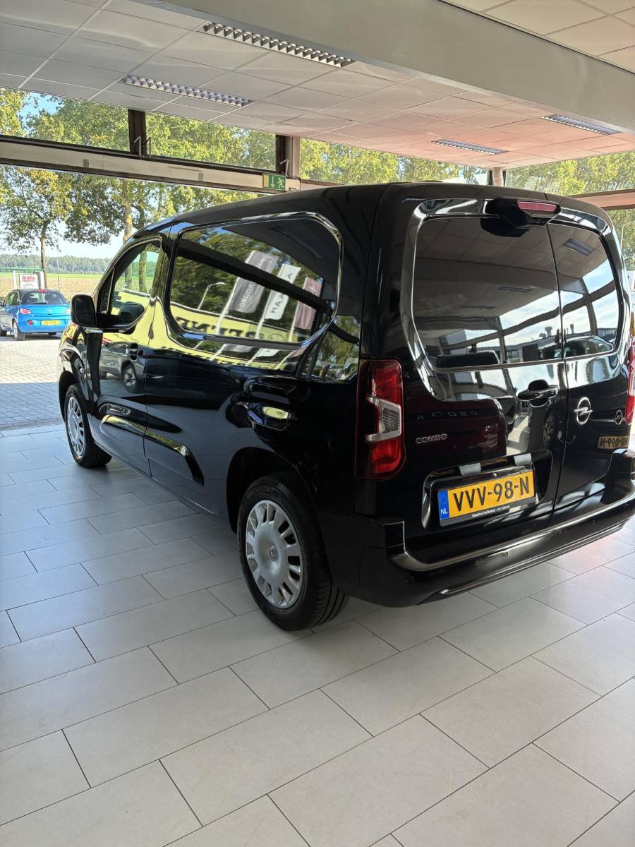Opel Combo Opel Combo 1.5D 130Pk Automaat(8) L1H1 | Climate control | Camera | Navigatie | 3-Persoons | Stoel & Stuurverwarming | Elektrisch Pakket | Parkpilot |