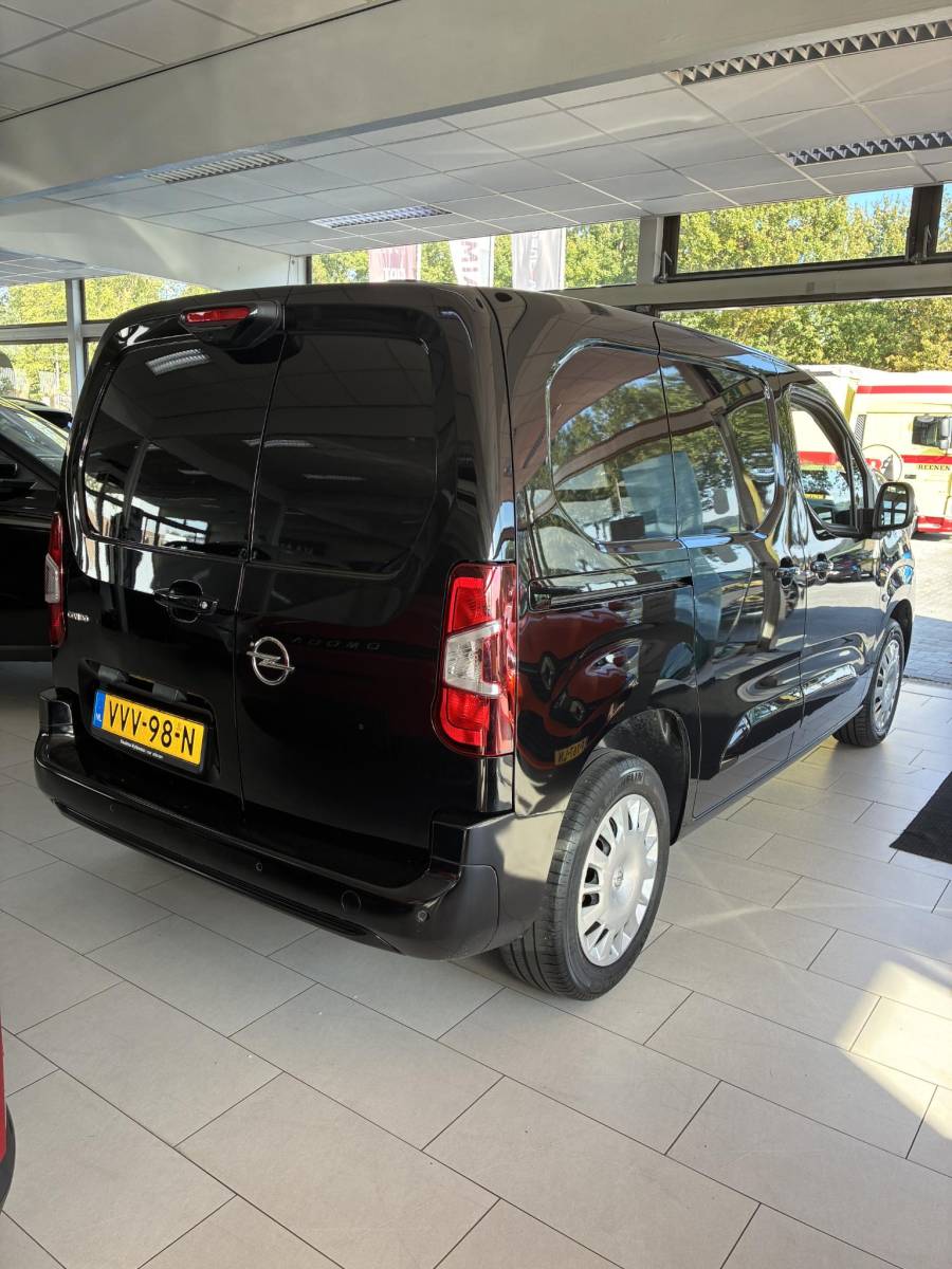 Opel Combo Opel Combo 1.5D 130Pk Automaat(8) L1H1 | Climate control | Camera | Navigatie | 3-Persoons | Stoel & Stuurverwarming | Elektrisch Pakket | Parkpilot |