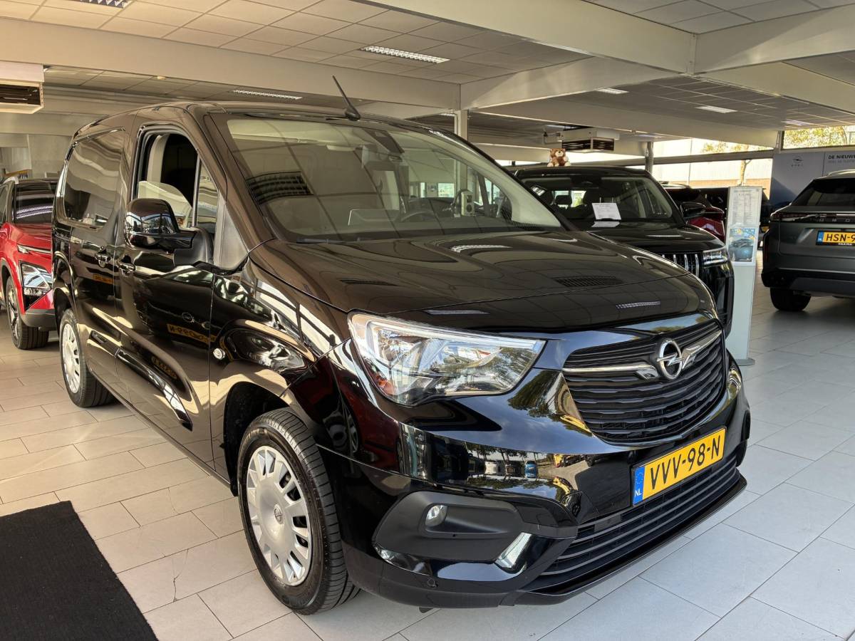Opel Combo Opel Combo 1.5D 130Pk Automaat(8) L1H1 | Climate control | Camera | Navigatie | 3-Persoons | Stoel & Stuurverwarming | Elektrisch Pakket | Parkpilot |