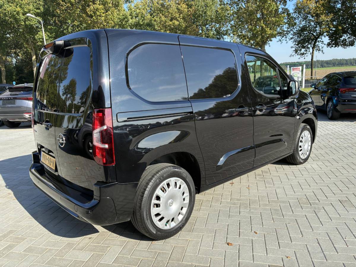 Opel Combo Opel Combo 1.5D 130Pk Automaat(8) L1H1 | Climate control | Camera | Navigatie | 3-Persoons | Stoel & Stuurverwarming | Elektrisch Pakket | Parkpilot |
