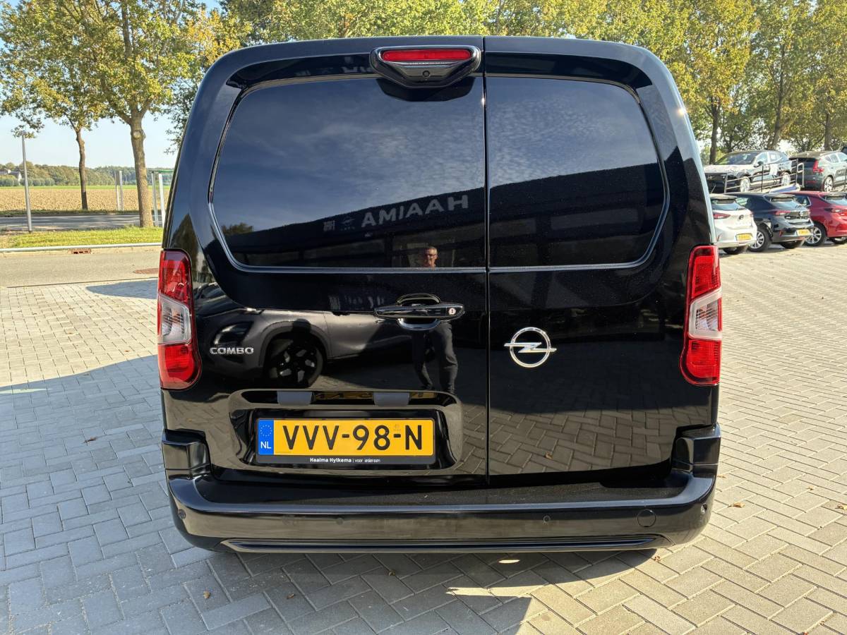 Opel Combo Opel Combo 1.5D 130Pk Automaat(8) L1H1 | Climate control | Camera | Navigatie | 3-Persoons | Stoel & Stuurverwarming | Elektrisch Pakket | Parkpilot |