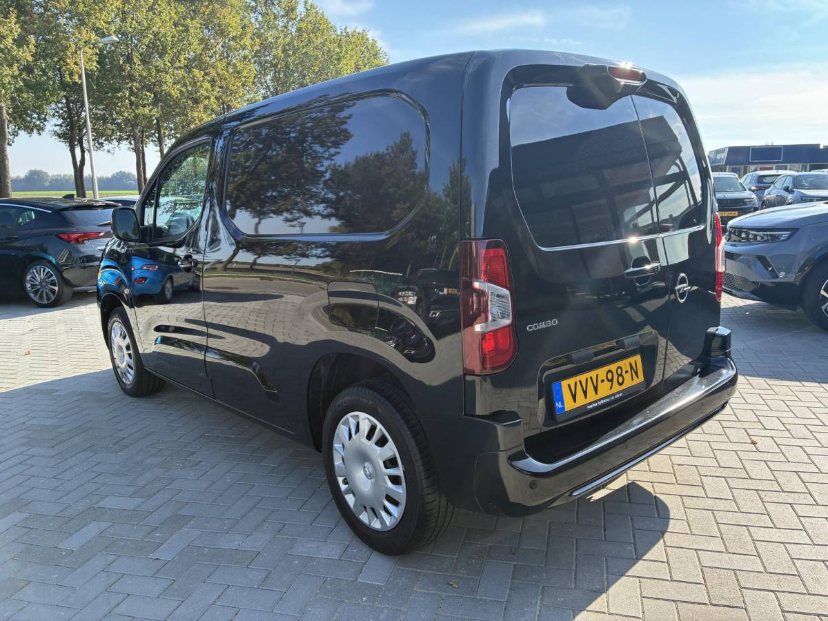 Opel Combo Opel Combo 1.5D 130Pk Automaat(8) L1H1 | Climate control | Camera | Navigatie | 3-Persoons | Stoel & Stuurverwarming | Elektrisch Pakket | Parkpilot |