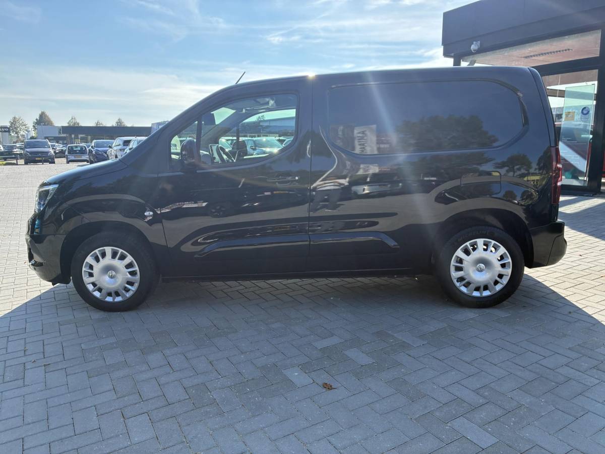 Opel Combo Opel Combo 1.5D 130Pk Automaat(8) L1H1 | Climate control | Camera | Navigatie | 3-Persoons | Stoel & Stuurverwarming | Elektrisch Pakket | Parkpilot |
