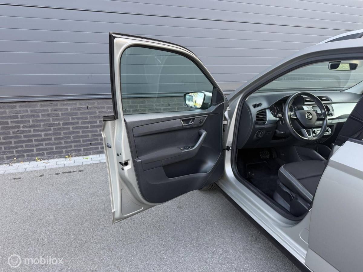 Škoda Fabia Skoda Fabia Combi 1.0 TSI DSG SCOUT LINE CLIMA*CARPLAY*CRUISE*PDC