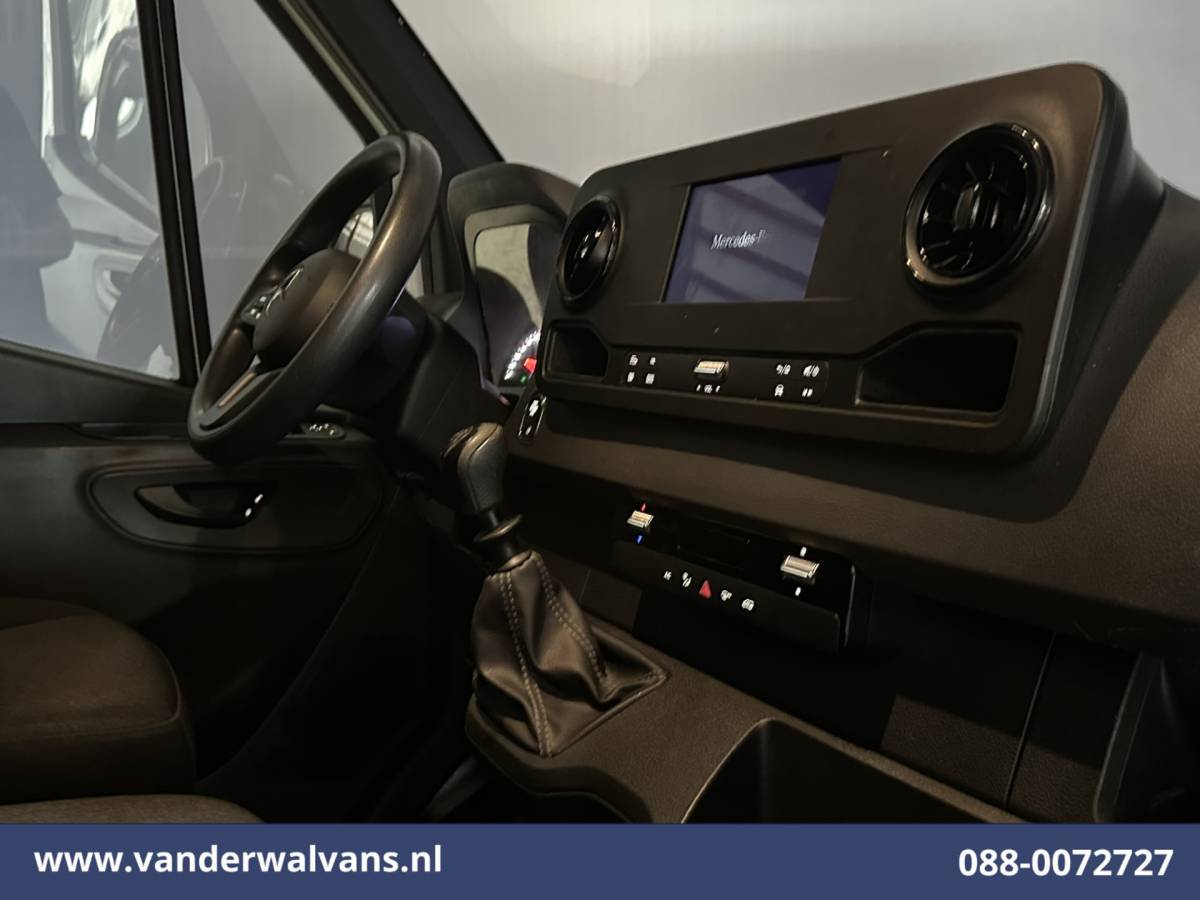 Mercedes-Benz Sprinter Mercedes-Benz Sprinter 317 CDI 170pk L2H2 Euro6 Airco | Camera | Navigatie | Cruisecontrol | Apple Carplay Android Auto, Trekhaak, Parkeersensoren, Bijrijdersbank