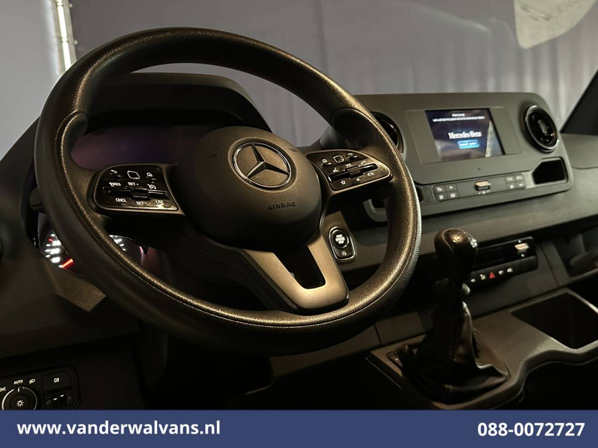 Mercedes-Benz Sprinter Mercedes-Benz Sprinter 317 CDI 170pk L2H2 Euro6 Airco | Camera | Navigatie | Cruisecontrol | Apple Carplay Android Auto, Trekhaak, Parkeersensoren, Bijrijdersbank