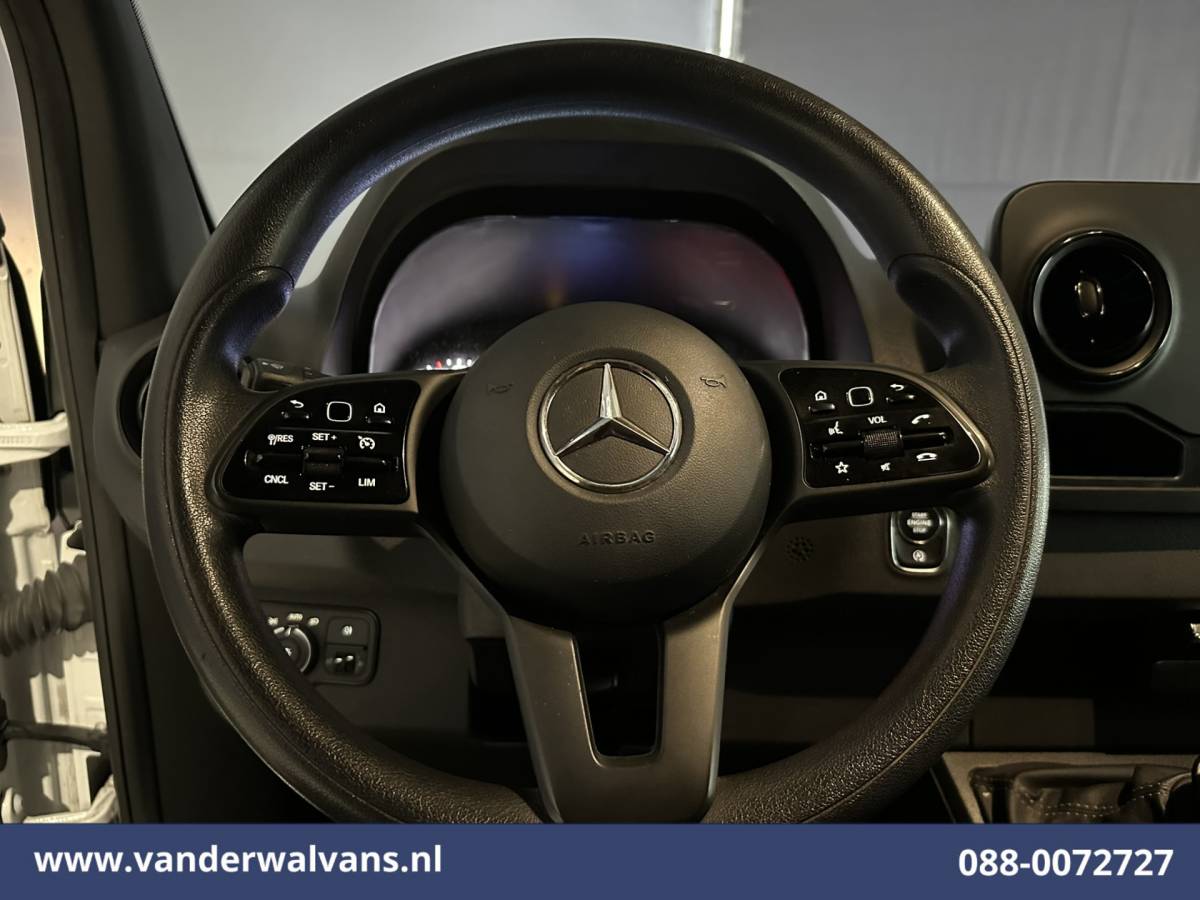 Mercedes-Benz Sprinter Mercedes-Benz Sprinter 317 CDI 170pk L2H2 Euro6 Airco | Camera | Navigatie | Cruisecontrol | Apple Carplay Android Auto, Trekhaak, Parkeersensoren, Bijrijdersbank