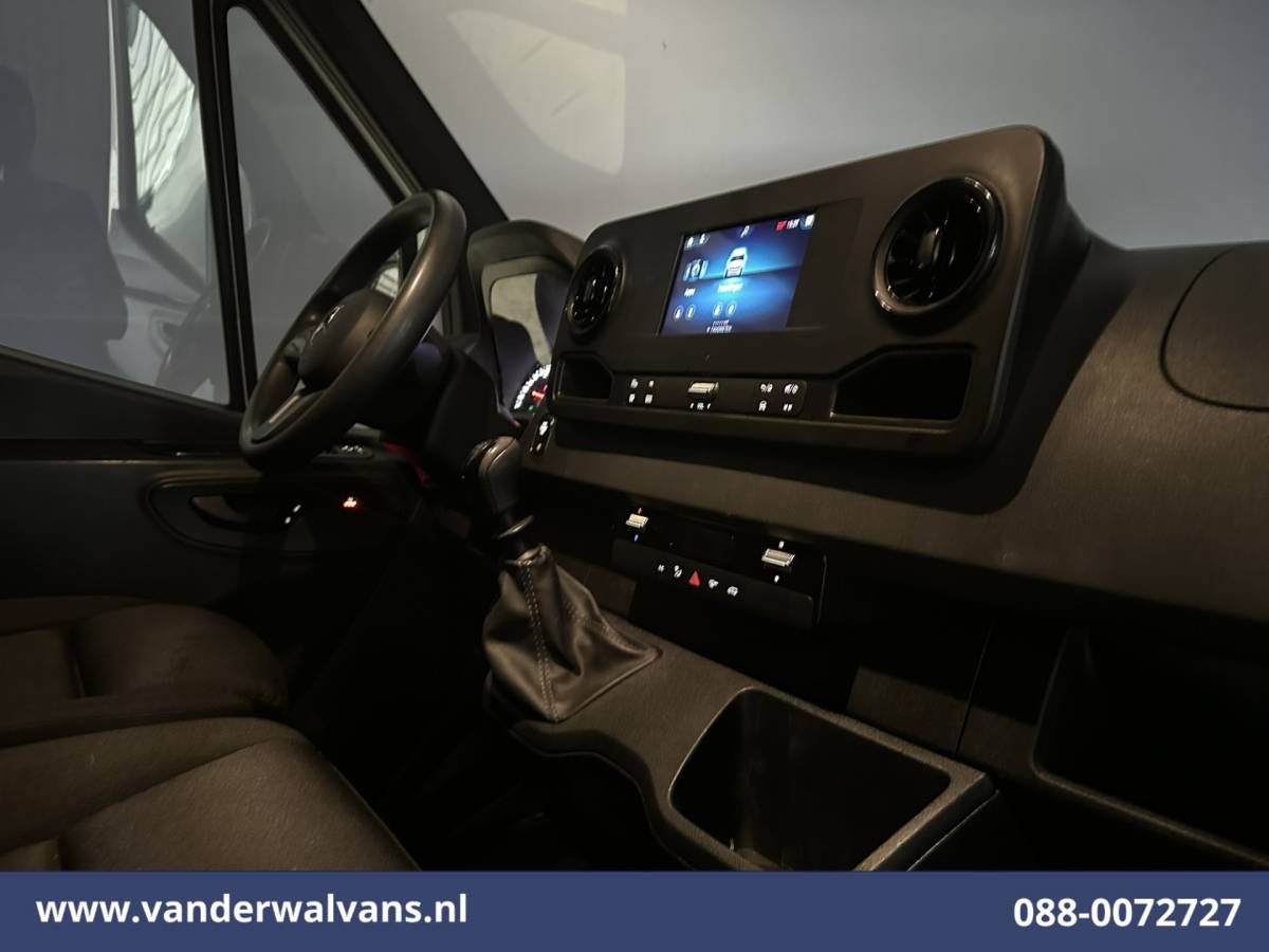 Mercedes-Benz Sprinter Mercedes-Benz Sprinter 317 CDI 170pk L3H2 Euro6 Airco | Camera | Navigatie | Apple Carplay | Trekhaak | Stoelverwarming Android Auto, Parkeersensoren, Bijrijdersbank