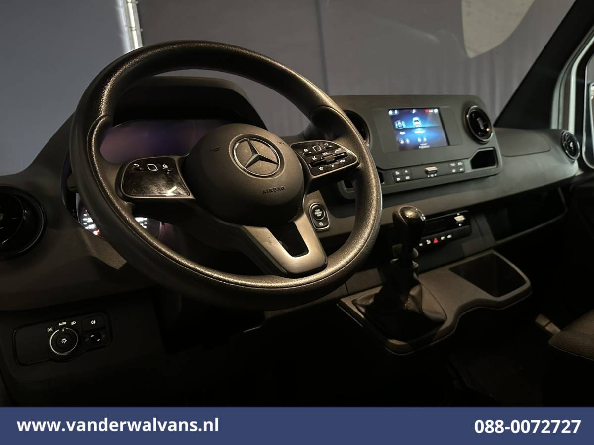 Mercedes-Benz Sprinter Mercedes-Benz Sprinter 317 CDI 170pk L3H2 Euro6 Airco | Camera | Navigatie | Apple Carplay | Trekhaak | Stoelverwarming Android Auto, Parkeersensoren, Bijrijdersbank