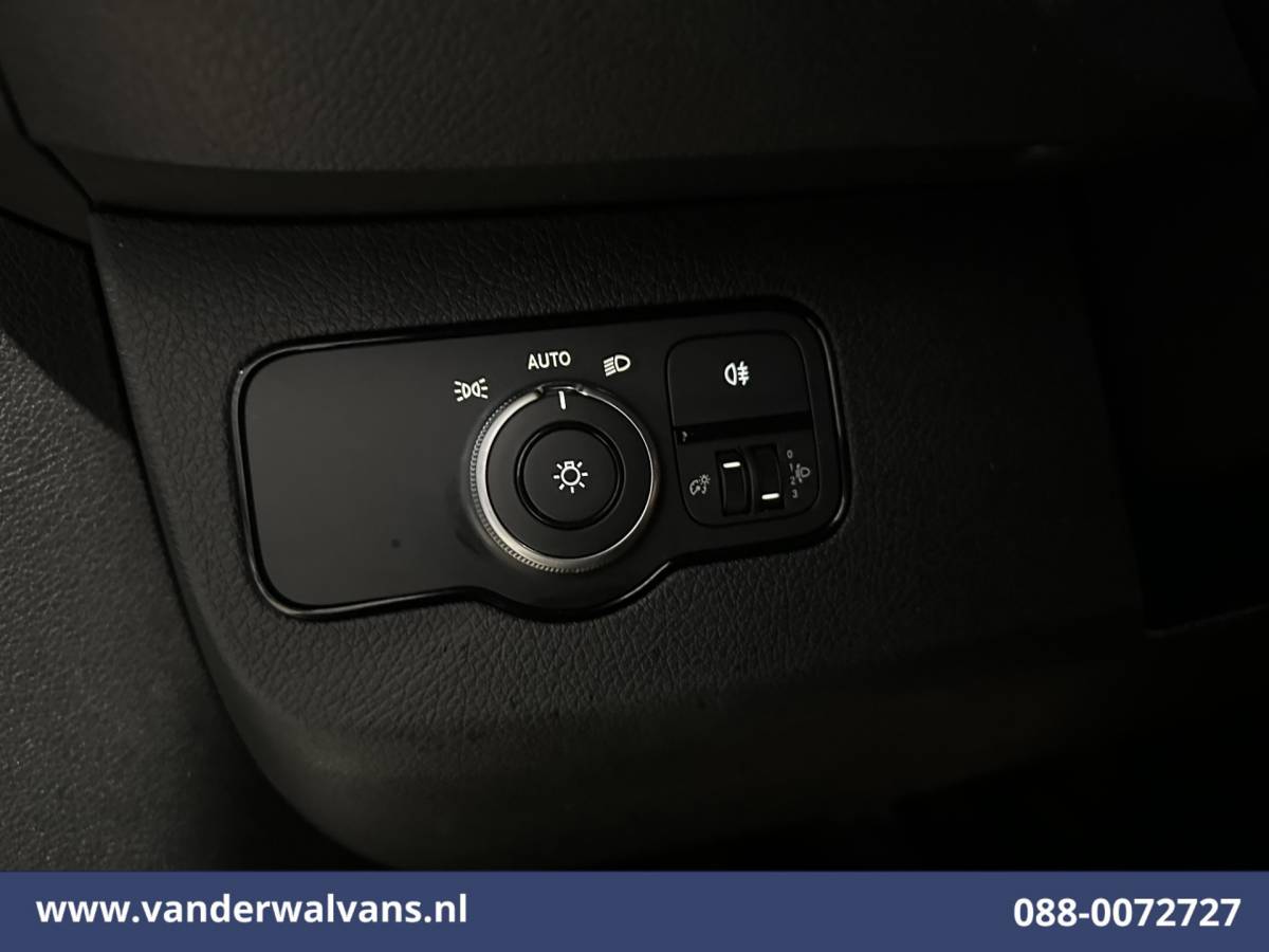 Mercedes-Benz Sprinter Mercedes-Benz Sprinter 317 CDI 170pk L3H2 Euro6 Airco | Camera | Navigatie | Apple Carplay | Trekhaak | Stoelverwarming Android Auto, Parkeersensoren, Bijrijdersbank
