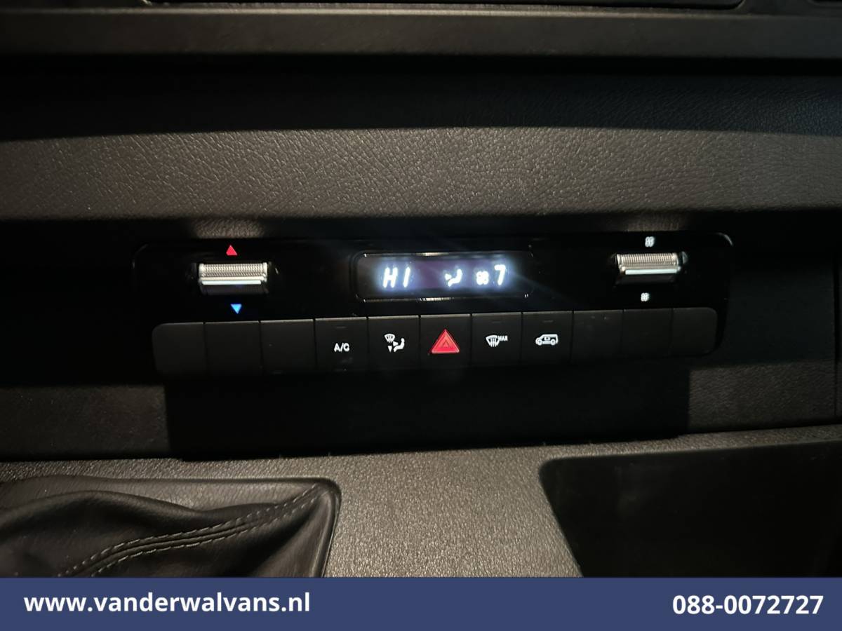 Mercedes-Benz Sprinter Mercedes-Benz Sprinter 317 CDI 170pk L3H2 Euro6 Airco | Camera | Navigatie | Apple Carplay | Trekhaak | Stoelverwarming Android Auto, Parkeersensoren, Bijrijdersbank