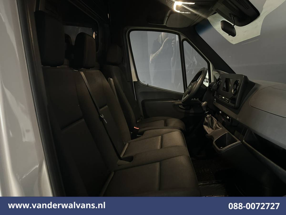 Mercedes-Benz Sprinter Mercedes-Benz Sprinter 317 CDI 170pk L3H2 Euro6 Airco | Camera | Navigatie | Apple Carplay | Trekhaak | Stoelverwarming Android Auto, Parkeersensoren, Bijrijdersbank