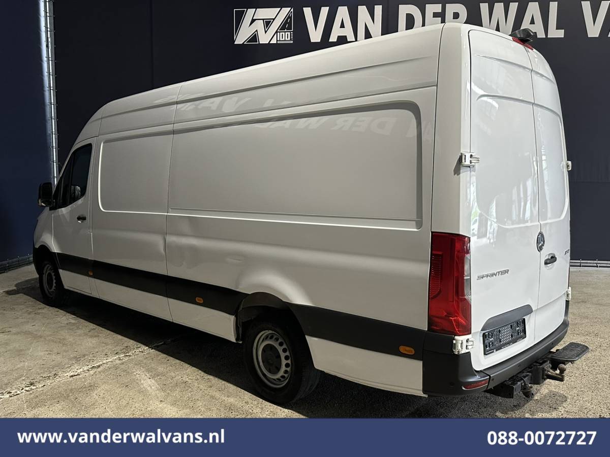 Mercedes-Benz Sprinter Mercedes-Benz Sprinter 317 CDI 170pk L3H2 Euro6 Airco | Camera | Navigatie | Apple Carplay | Trekhaak | Stoelverwarming Android Auto, Parkeersensoren, Bijrijdersbank