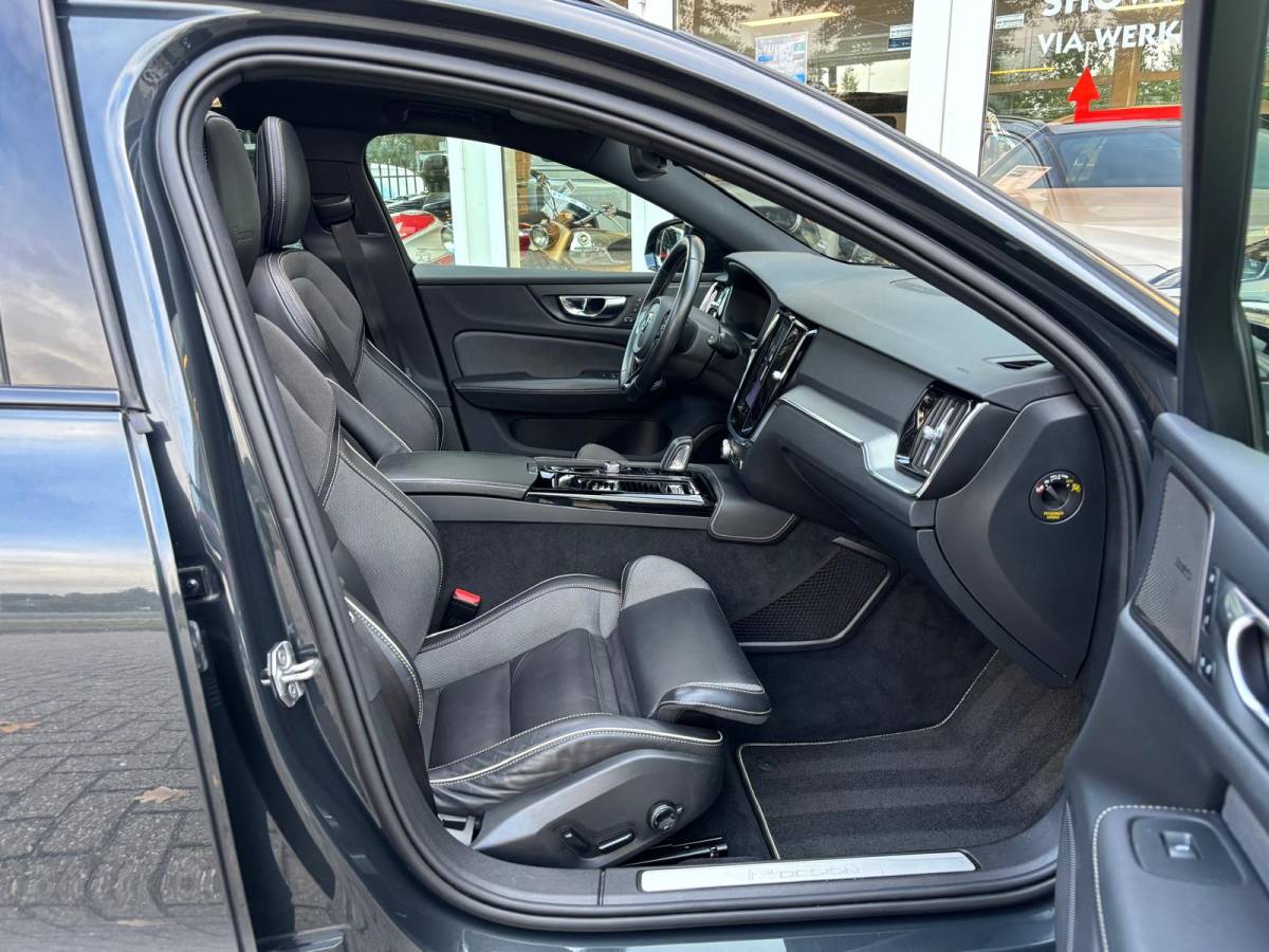 Volvo V60 Volvo V60 2.0 T6 340PK Twin Engine AWD R-Design —VERKOCHT—