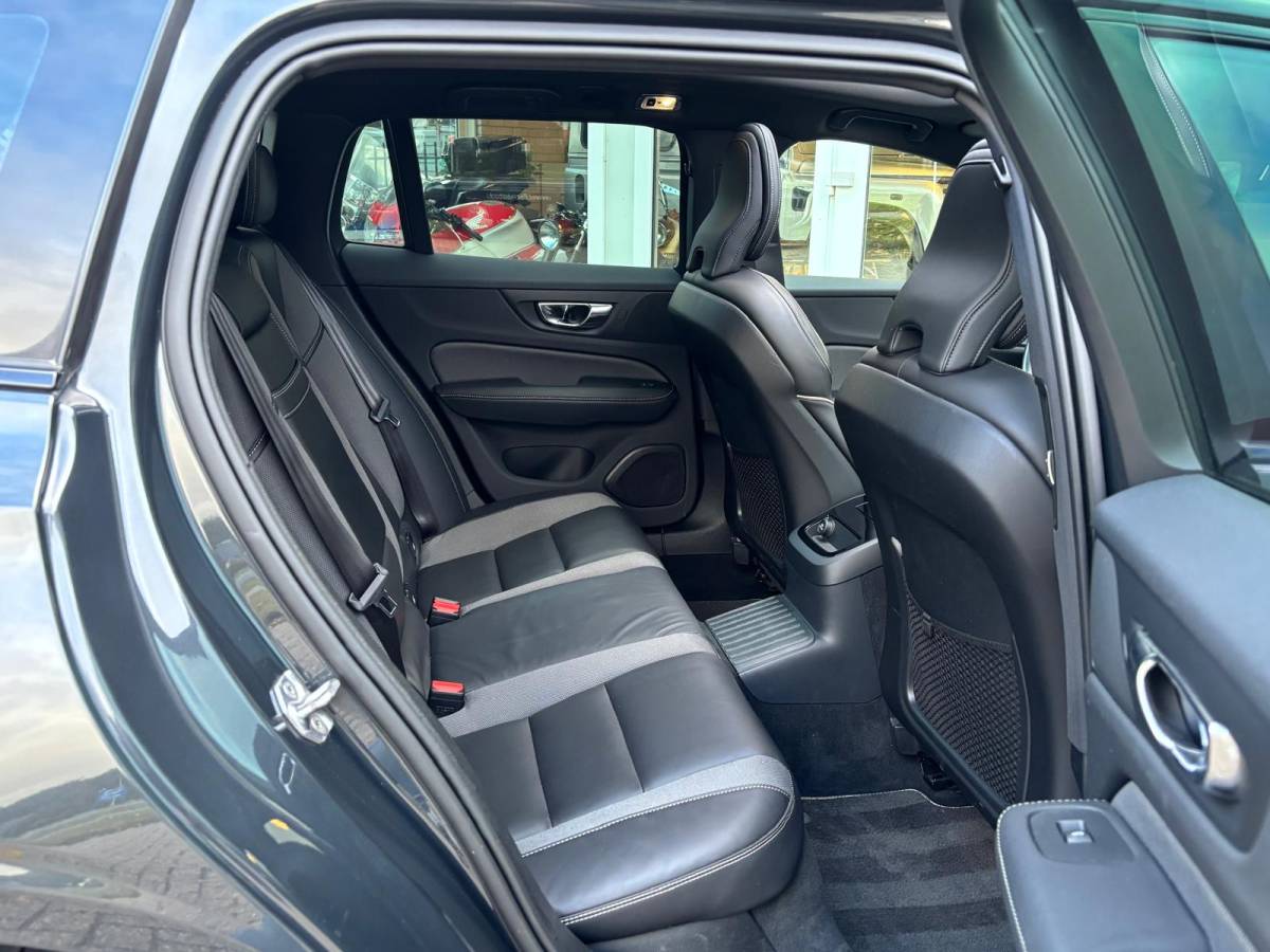 Volvo V60 Volvo V60 2.0 T6 340PK Twin Engine AWD R-Design —VERKOCHT—