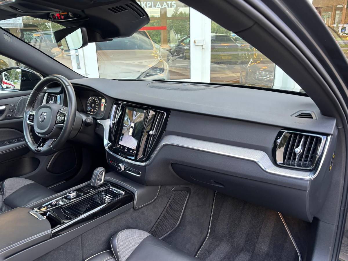 Volvo V60 Volvo V60 2.0 T6 340PK Twin Engine AWD R-Design —VERKOCHT—