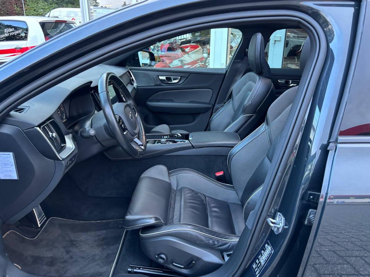 Volvo V60 Volvo V60 2.0 T6 340PK Twin Engine AWD R-Design —VERKOCHT—