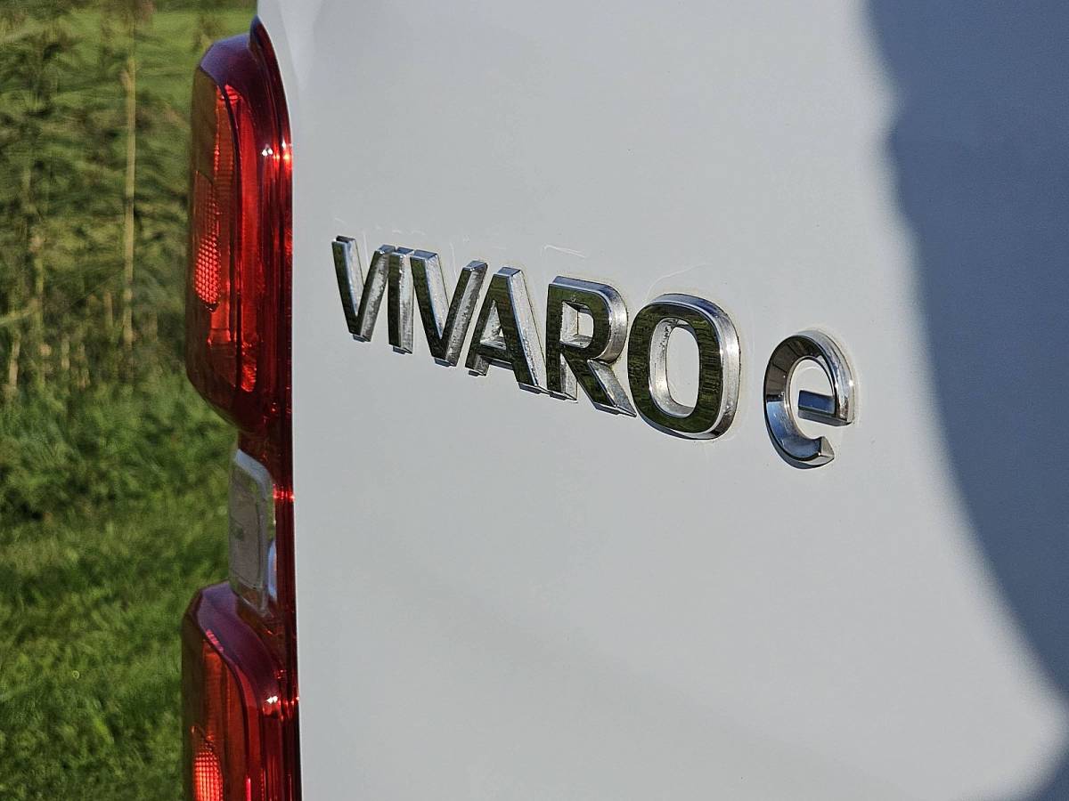 Opel Vivaro-e OPEL VIVARO-E L3H1 75 kWh Long Range Snelladen Airco PDC Achterdeuren Automaat 136 PK!
