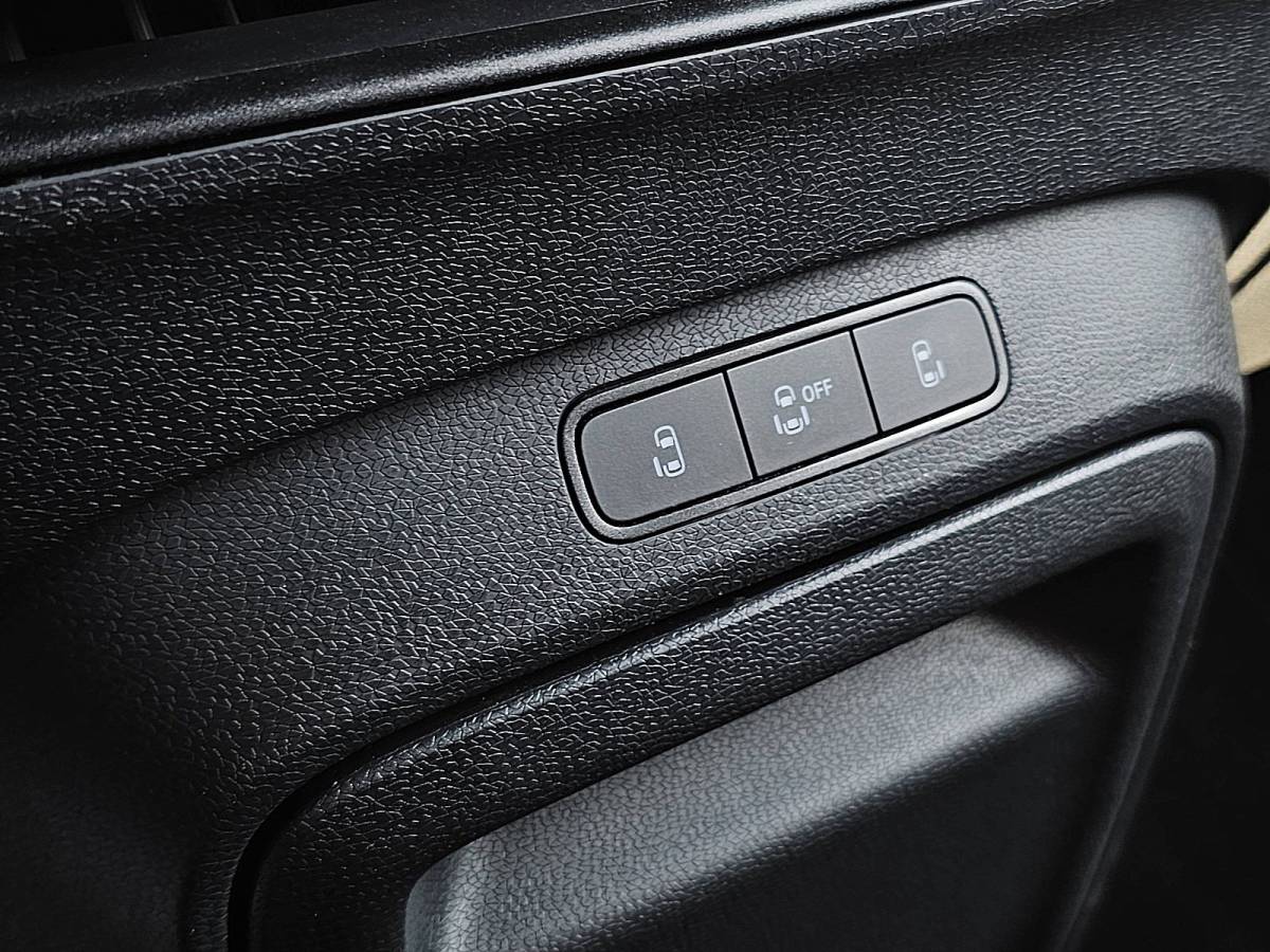 Volkswagen ID. Buzz VOLKSWAGEN ID.BUZZ GTX L2 LWB 86 kWh 4Motion 7 Persoons 2x Airco 2x Elektrische Schuifdeur LED Head Up ACC Navi Apple Carplay Stoelverwarming Full Option 340 PK!