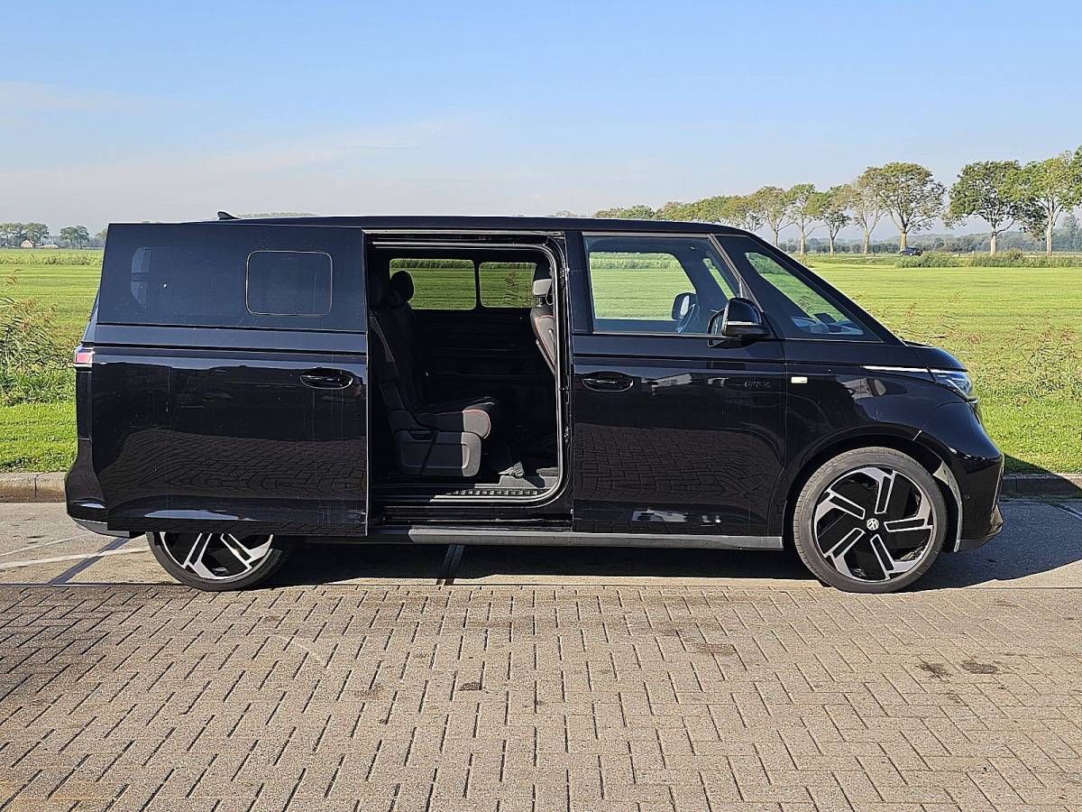 Volkswagen ID. Buzz VOLKSWAGEN ID.BUZZ GTX L2 LWB 86 kWh 4Motion 7 Persoons 2x Airco 2x Elektrische Schuifdeur LED Head Up ACC Navi Apple Carplay Stoelverwarming Full Option 340 PK!