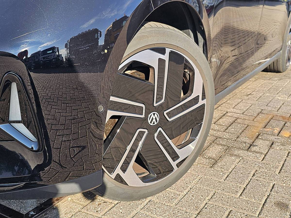 Volkswagen ID. Buzz VOLKSWAGEN ID.BUZZ GTX L2 LWB 86 kWh 4Motion 7 Persoons 2x Airco 2x Elektrische Schuifdeur LED Head Up ACC Navi Apple Carplay Stoelverwarming Full Option 340 PK!