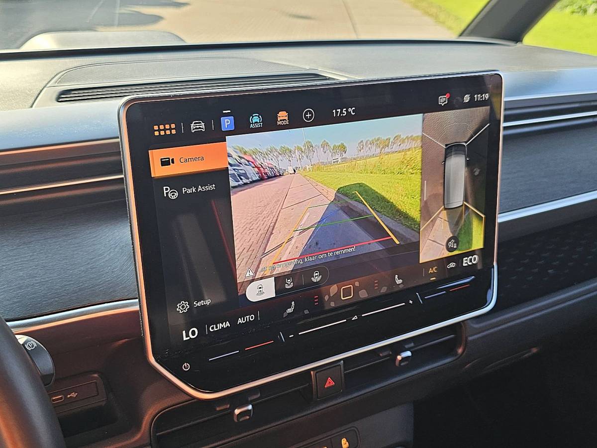 Volkswagen ID. Buzz VOLKSWAGEN ID.BUZZ GTX L2 LWB 86 kWh 4Motion 7 Persoons 2x Airco 2x Elektrische Schuifdeur LED Head Up ACC Navi Apple Carplay Stoelverwarming Full Option 340 PK!