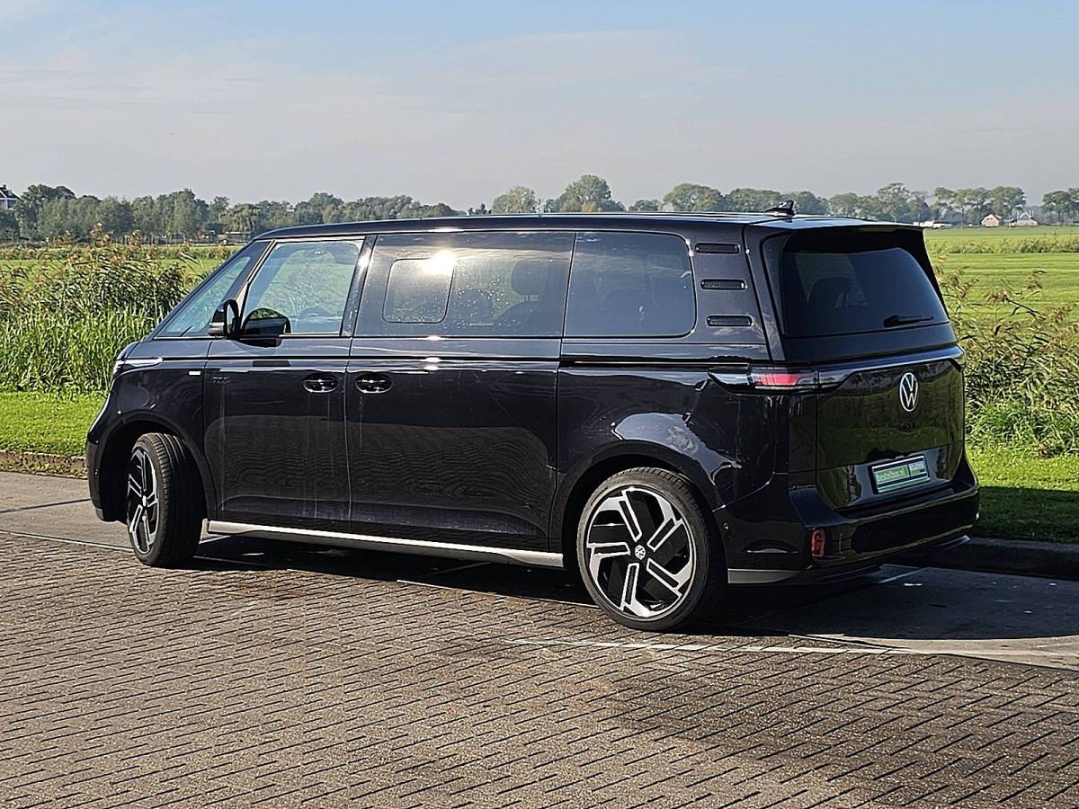 Volkswagen ID. Buzz VOLKSWAGEN ID.BUZZ GTX L2 LWB 86 kWh 4Motion 7 Persoons 2x Airco 2x Elektrische Schuifdeur LED Head Up ACC Navi Apple Carplay Stoelverwarming Full Option 340 PK!