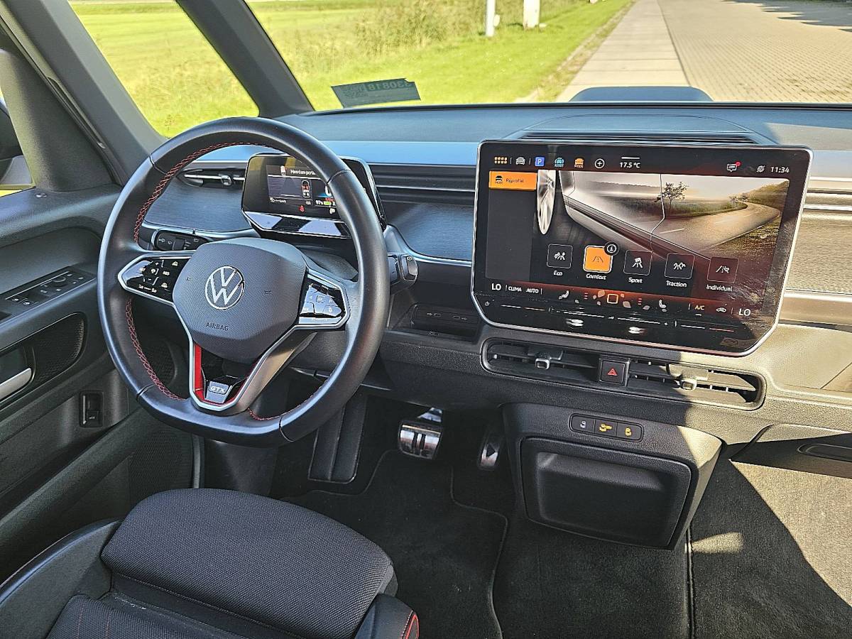 Volkswagen ID. Buzz VOLKSWAGEN ID.BUZZ GTX L2 LWB 86 kWh 4Motion 7 Persoons 2x Airco 2x Elektrische Schuifdeur LED Head Up ACC Navi Apple Carplay Stoelverwarming Full Option 340 PK!