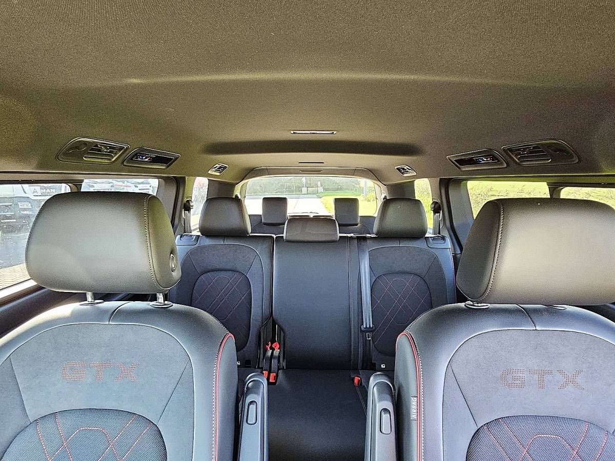 Volkswagen ID. Buzz VOLKSWAGEN ID.BUZZ GTX L2 LWB 86 kWh 4Motion 7 Persoons 2x Airco 2x Elektrische Schuifdeur LED Head Up ACC Navi Apple Carplay Stoelverwarming Full Option 340 PK!
