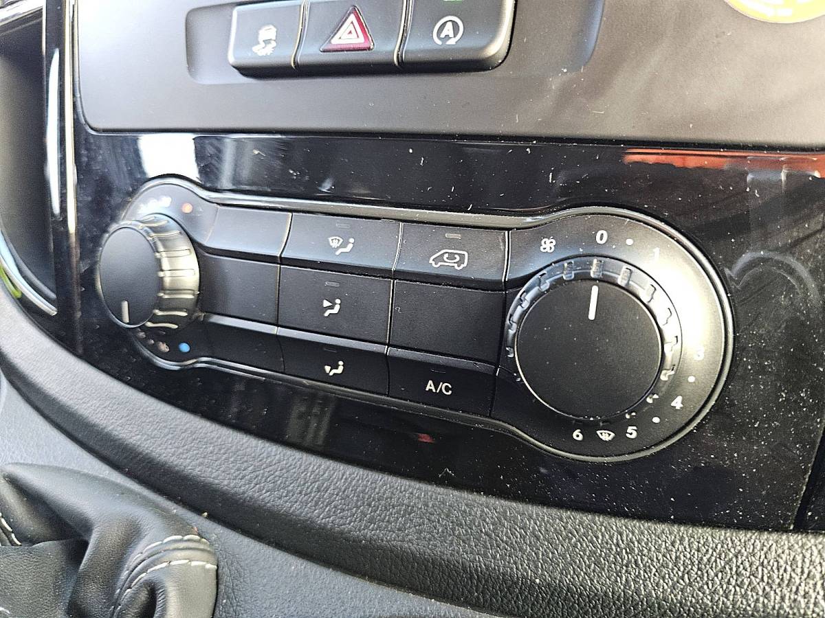 Mercedes-Benz Vito MERCEDES-BENZ VITO 110 L2 Airco Euro6 BPM-Vrij Achterdeuren 95Pk Navi 3-Zits!