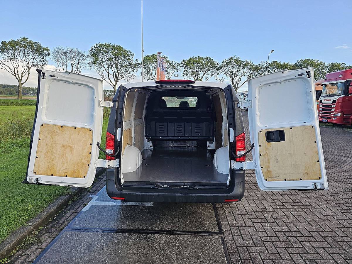 Mercedes-Benz Vito MERCEDES-BENZ VITO 110 L2 Airco Euro6 BPM-Vrij Achterdeuren 95Pk Navi 3-Zits!