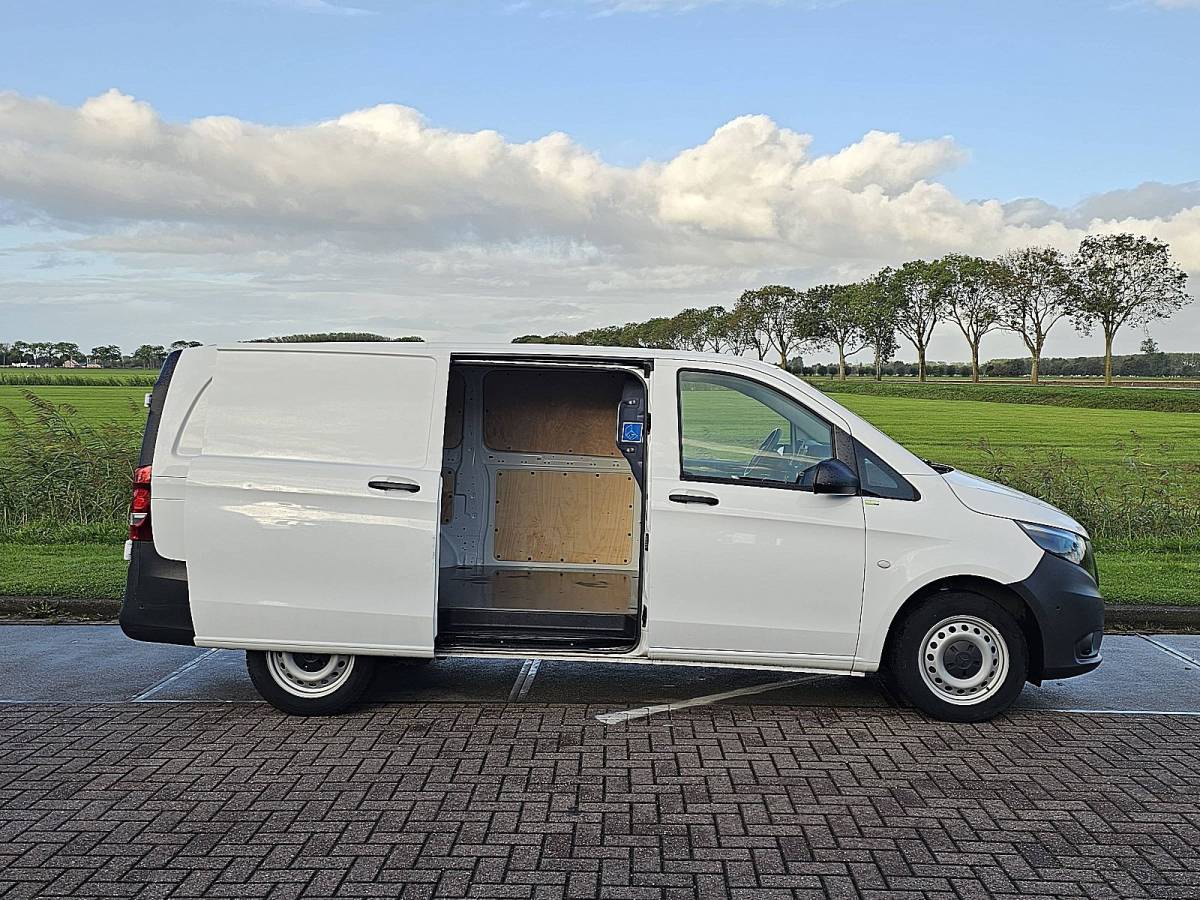 Mercedes-Benz Vito MERCEDES-BENZ VITO 110 L2 Airco Euro6 BPM-Vrij Achterdeuren 95Pk Navi 3-Zits!