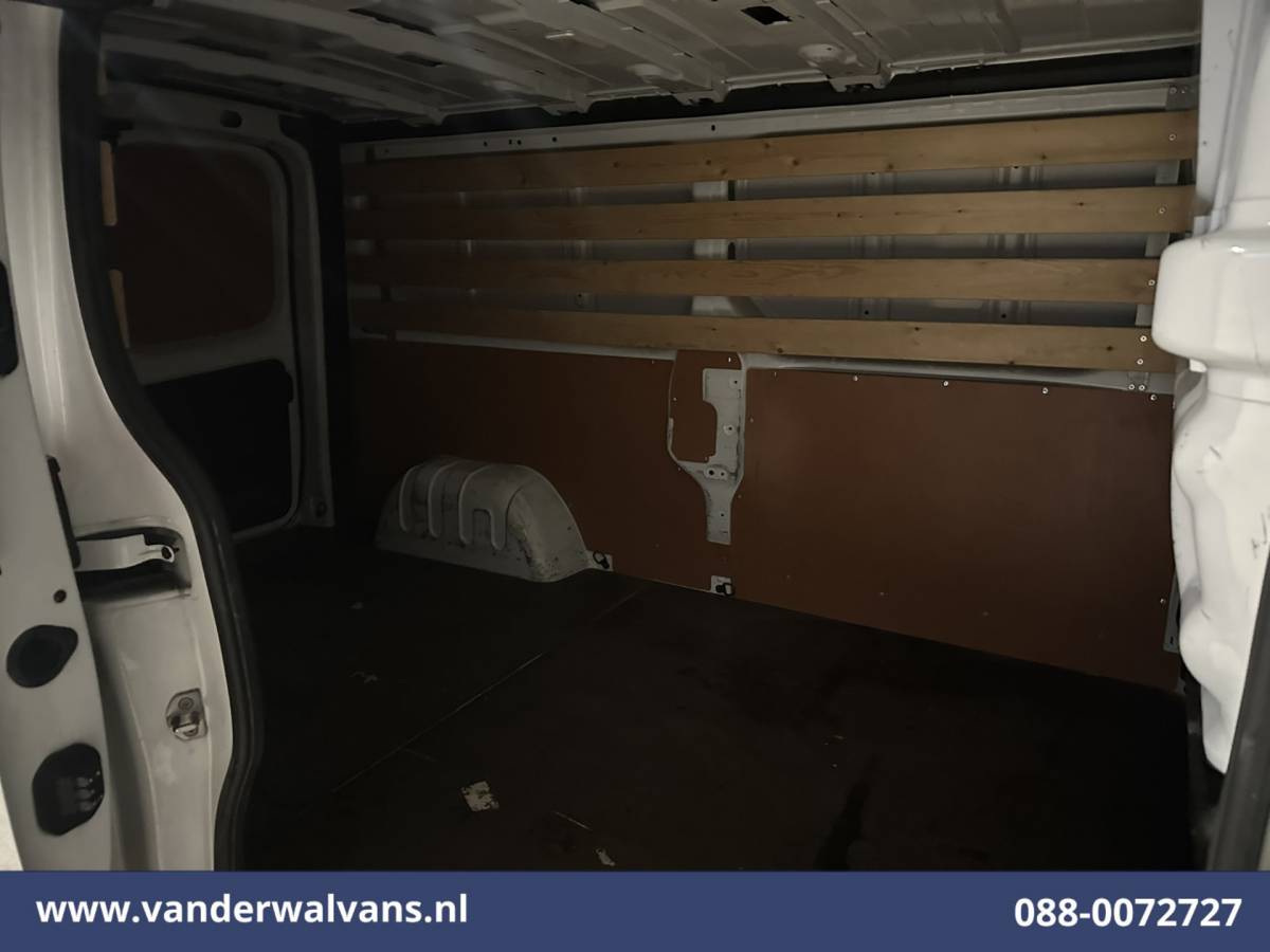 Renault Trafic Renault Trafic 2.0 dCi 131pk L2H1 Euro6 Airco | Navigatie | LED | Apple Carplay | Cruisecontrol | Parkeersensoren 2500kg trekvermogen, Bijrijdersbank