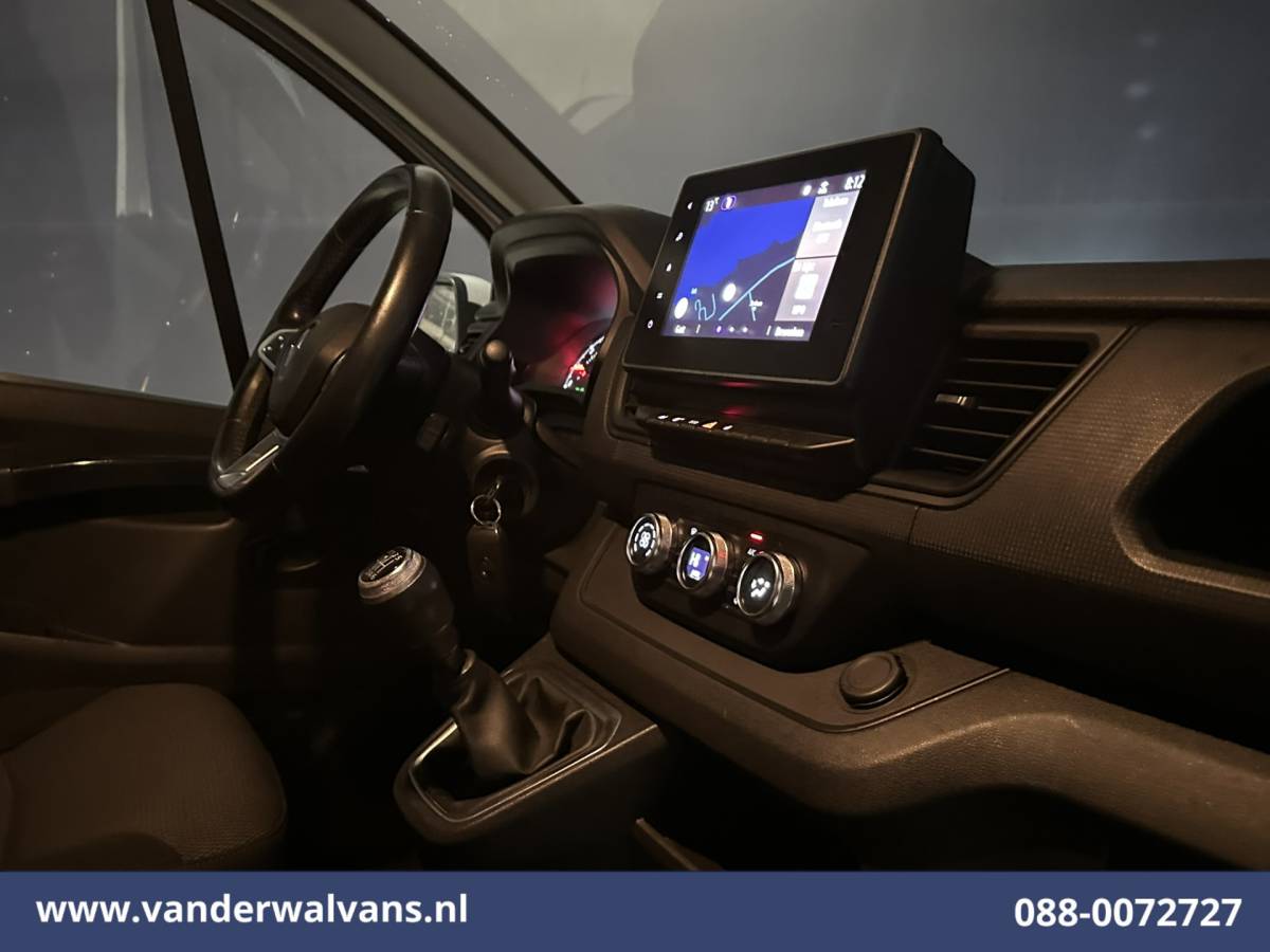 Renault Trafic Renault Trafic 2.0 dCi 131pk L2H1 Euro6 Airco | Navigatie | LED | Apple Carplay | Cruisecontrol | Parkeersensoren 2500kg trekvermogen, Bijrijdersbank