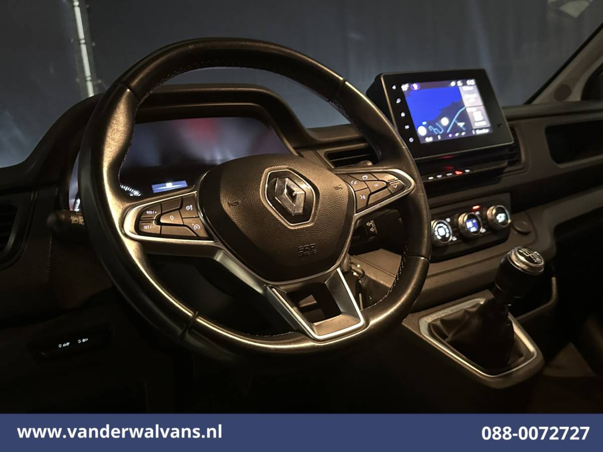 Renault Trafic Renault Trafic 2.0 dCi 131pk L2H1 Euro6 Airco | Navigatie | LED | Apple Carplay | Cruisecontrol | Parkeersensoren 2500kg trekvermogen, Bijrijdersbank