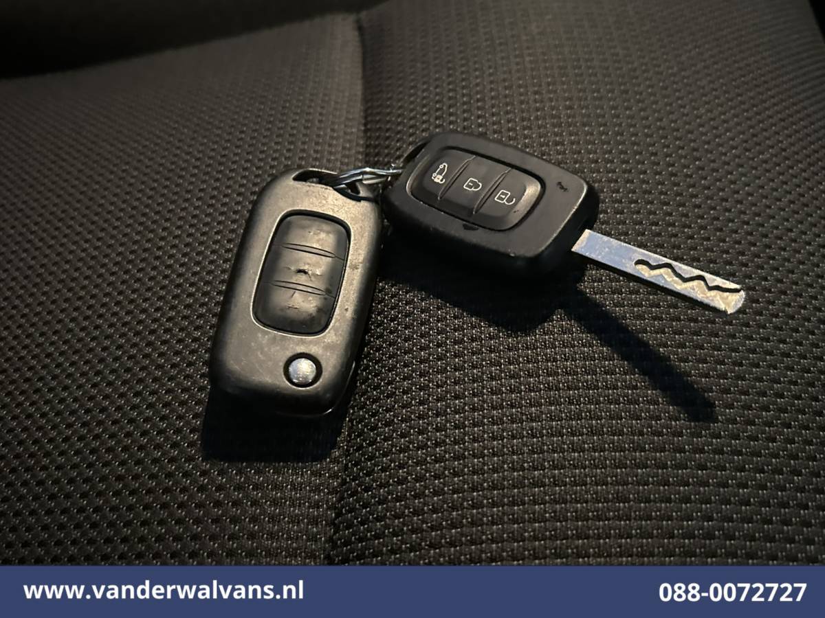 Renault Trafic Renault Trafic 2.0 dCi 131pk L2H1 Euro6 Airco | Navigatie | LED | Apple Carplay | Cruisecontrol | Parkeersensoren 2500kg trekvermogen, Bijrijdersbank