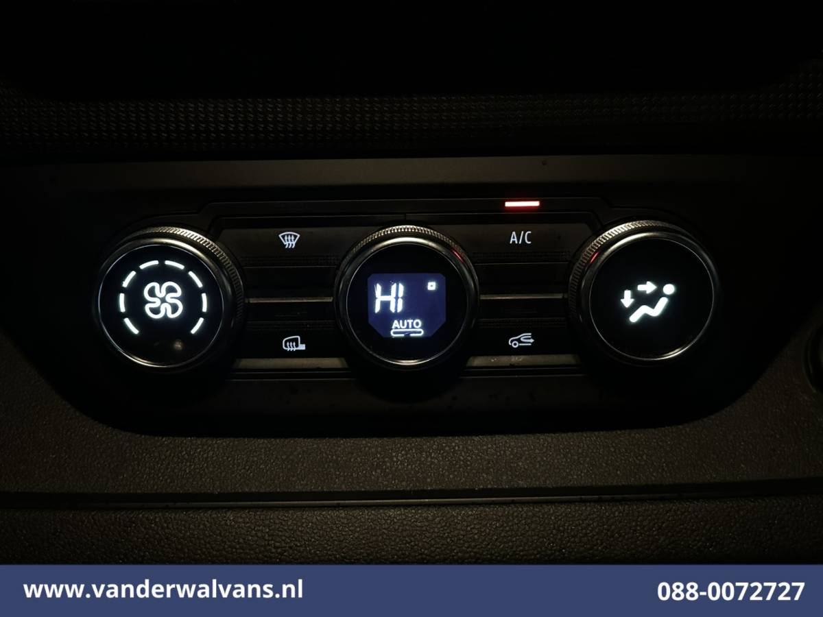 Renault Trafic Renault Trafic 2.0 dCi 131pk L2H1 Euro6 Airco | Navigatie | LED | Apple Carplay | Cruisecontrol | Parkeersensoren 2500kg trekvermogen, Bijrijdersbank