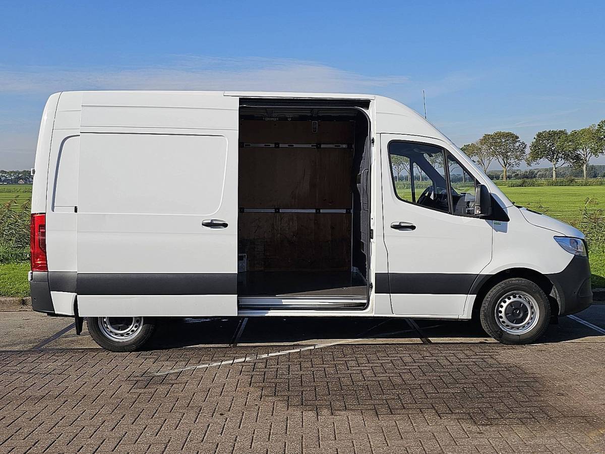 Mercedes-Benz Sprinter MERCEDES-BENZ SPRINTER 311 L2H2 Mbux FWD Euro6 BPM-Vrij Airco 114Pk!