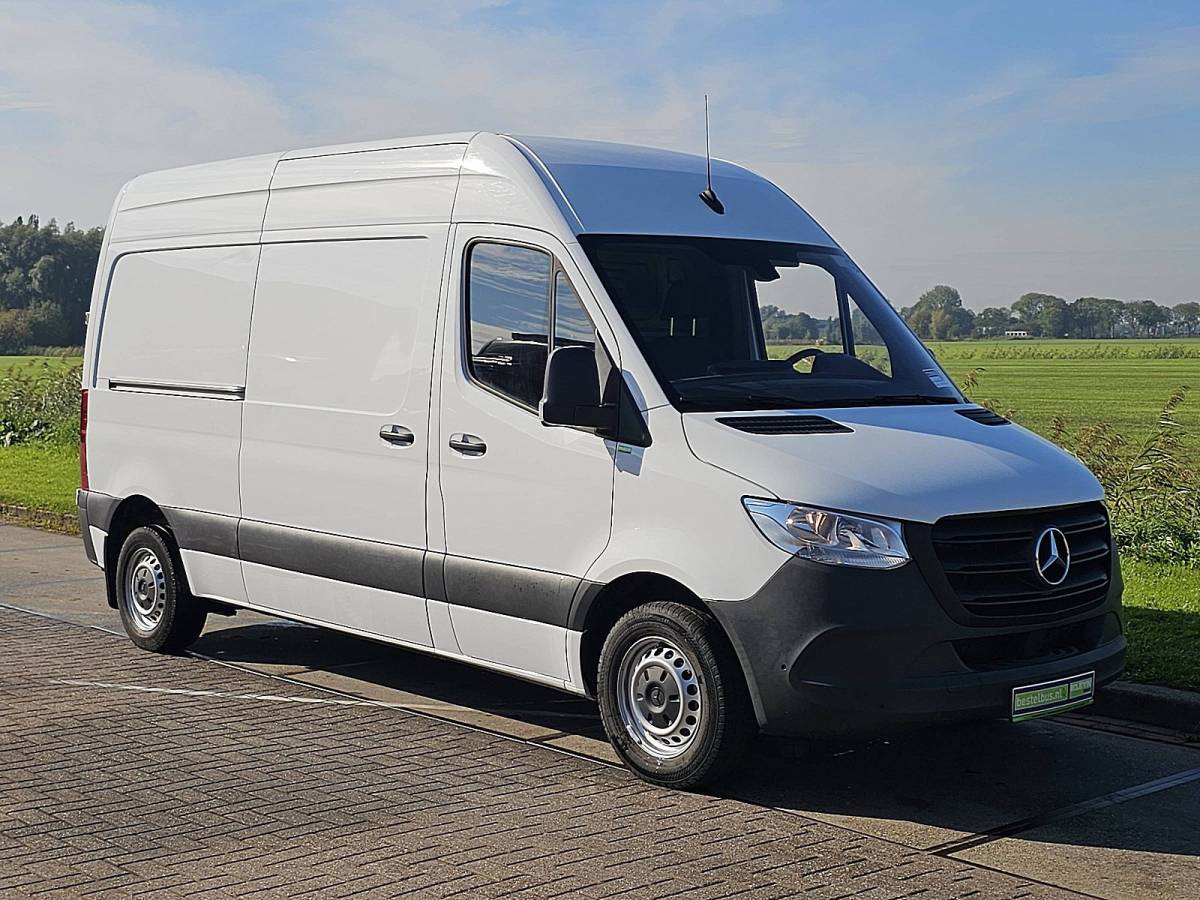 Mercedes-Benz Sprinter MERCEDES-BENZ SPRINTER 311 L2H2 Mbux FWD Euro6 BPM-Vrij Airco 114Pk!