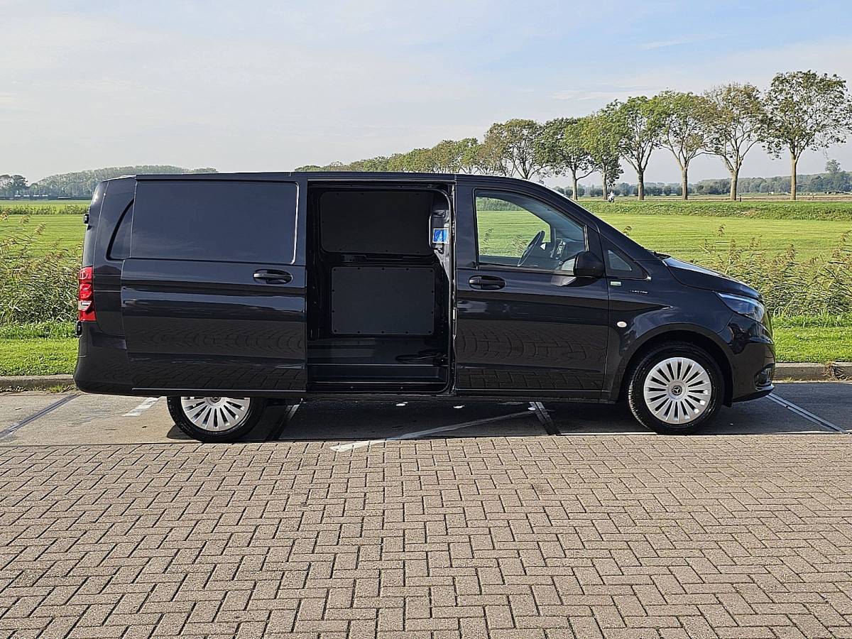 Mercedes-Benz eVito MERCEDES-BENZ EVITO L2 Bumpers-Kleur 66kWh 280KM WLTP Airco Automaat 80kw-snelladen Achterdeuren!