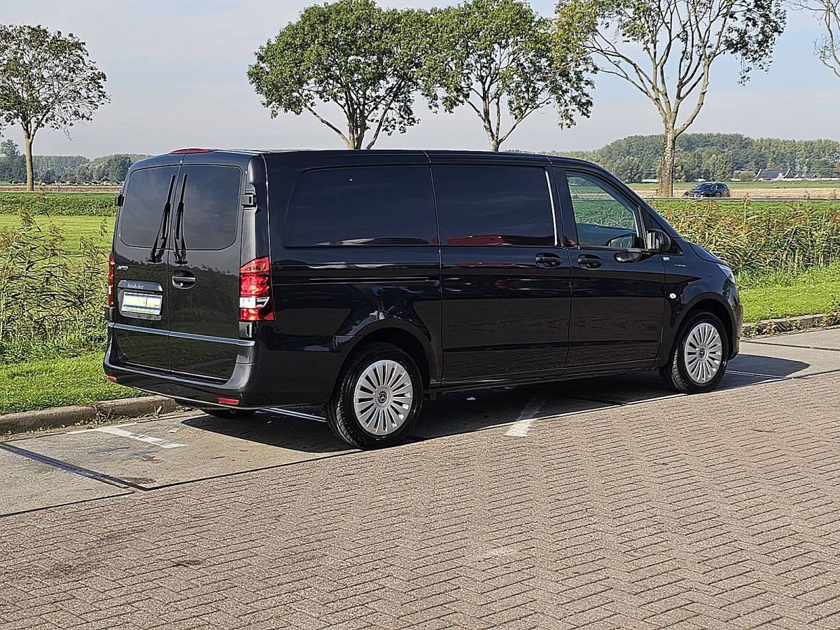 Mercedes-Benz eVito MERCEDES-BENZ EVITO L2 Bumpers-Kleur 66kWh 280KM WLTP Airco Automaat 80kw-snelladen Achterdeuren!