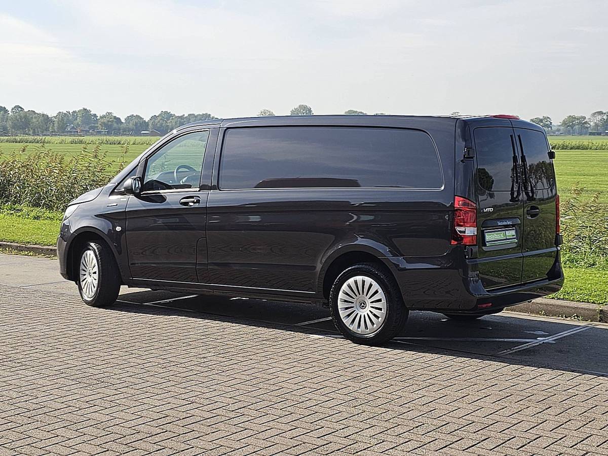 Mercedes-Benz eVito MERCEDES-BENZ EVITO L2 Bumpers-Kleur 66kWh 280KM WLTP Airco Automaat 80kw-snelladen Achterdeuren!