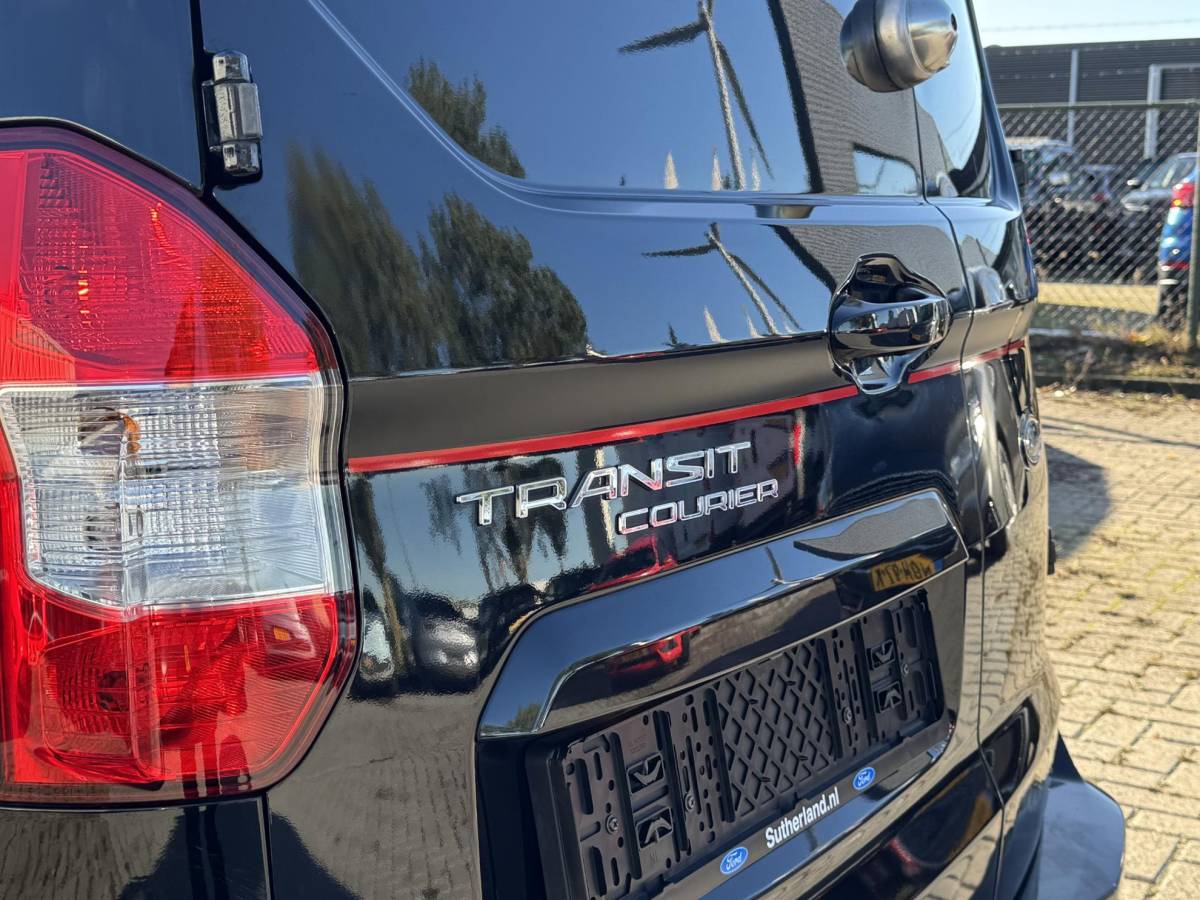 Ford Transit Courier Ford Transit Courier 1.5 TDCI Sport Duratorq S&S |  Ford SYNC 3 (touchscreen) |  Cruise control | Lichtmetalen velgen | Airconditioning