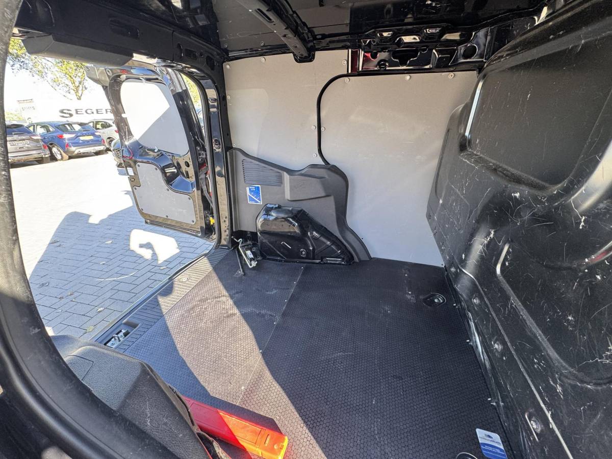 Ford Transit Courier Ford Transit Courier 1.5 TDCI Sport Duratorq S&S |  Ford SYNC 3 (touchscreen) |  Cruise control | Lichtmetalen velgen | Airconditioning