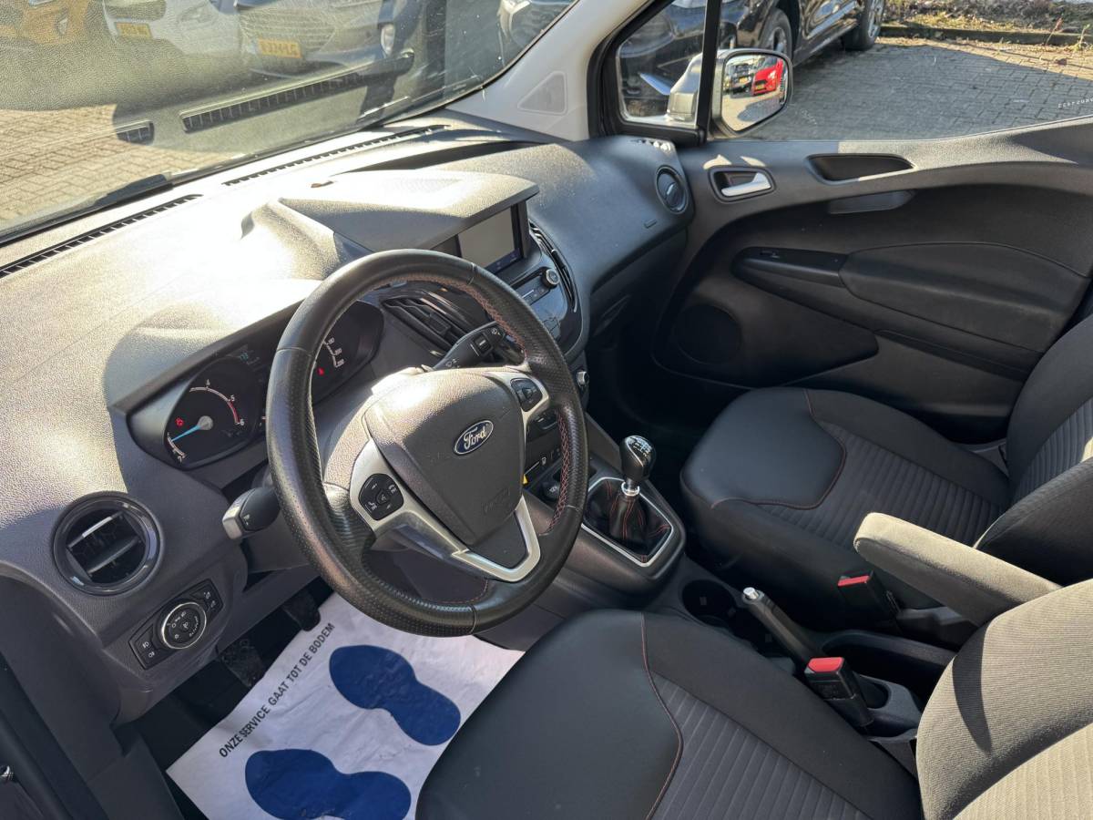 Ford Transit Courier Ford Transit Courier 1.5 TDCI Sport Duratorq S&S |  Ford SYNC 3 (touchscreen) |  Cruise control | Lichtmetalen velgen | Airconditioning